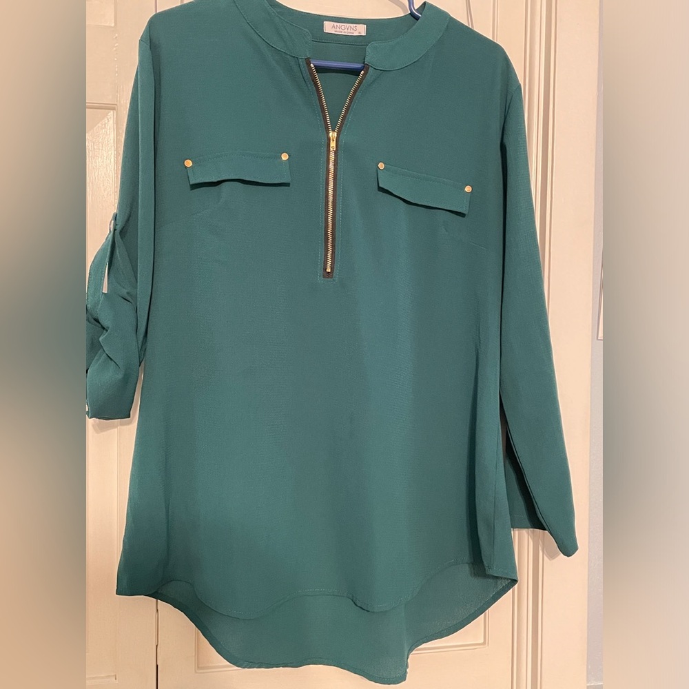 Angvns zip front tunic, size X-LARGE Green blouse, rolled tab button up sleeves.